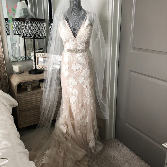 Melissa Sweet lace plunge wedding dress Sz 8 + belt & veil - Picture 2 of 16